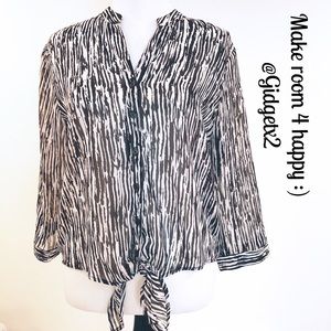 Chico’s black & white print 3/4 sleeve top Size 1